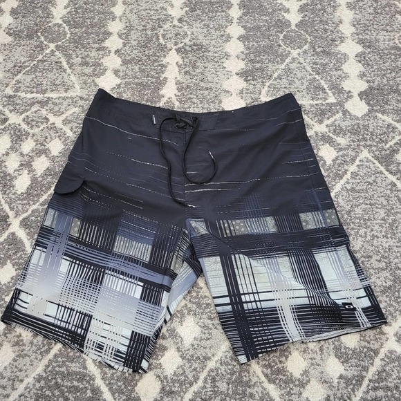 Oakley board shorts - Picture 2 of 8